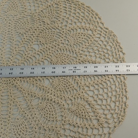 VINTAGE LARGE 23" CROCHET TABLE SCAPE CENTER PIECE GRANNYCORE, BOHO, HANDCRAFTED - Picture 8 of 9